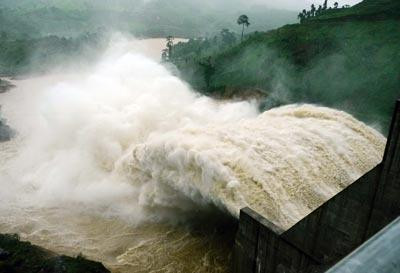 Mưa kéo dài Hồ thủy điện công suất lớn nhất Đông Nam Á sẽ xả lũ