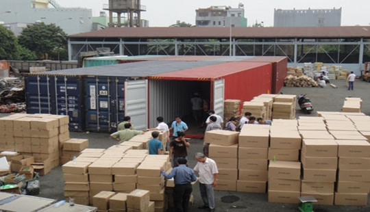 Hơn 100 container hàng biến mất, một cán bộ Hải quan bị bắt giữ