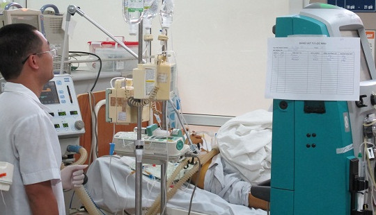 Nam sinh nguy kịch vì uống 19 viên thuốc hạ sốt trong 2 ngày liền