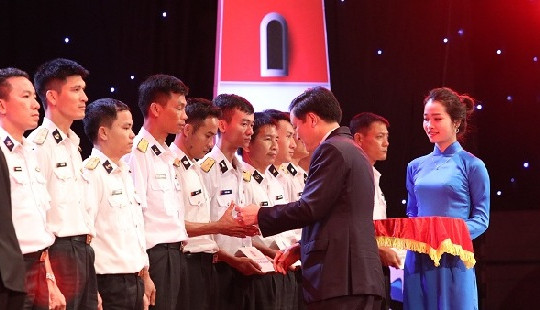 Chương trình giao lưu nghệ thuật Biển đảo quê hương: Xúc động và sâu lắng