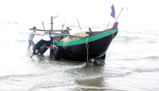 Bão số 10: Hà Tĩnh đình chỉ các cuộc họp, công việc chưa cấp bách để chống bão