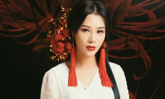 Vợ Việt Hoàn hoá nương nương đẹp bí ẩn, ma mị cover nhạc phim