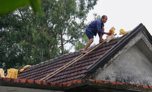 Người miền Trung tất bật chuẩn bị chống bão số 10