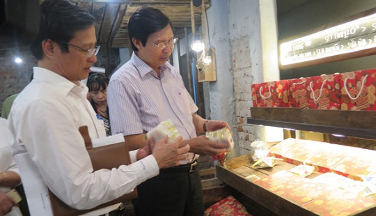 Tạm đình chỉ cơ sở sản xuất bánh trung thu Nhọ Nồi