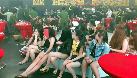 Kiểm tra khách tại quán bar, phát hiện 52 đối tượng dương tính với ma túy