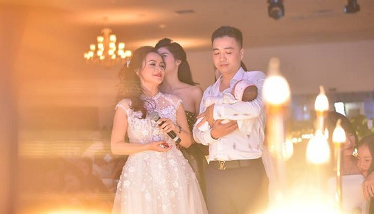 Diễn viên Hoàng Yến thon thả trong tiệc đầy tháng con gái