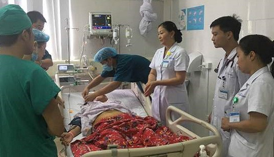 "Chạy đua" cứu sống mẹ con sản phụ mắc hội chứng HELLP nguy kịch