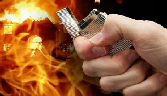 Kẻ đốt nhà hàng xóm vì mâu thuẫn đất đai bị khởi tố thêm tội Giết người