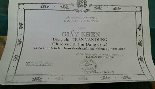 Kỷ luật Bí thư xã tự ký giấy khen cho mình