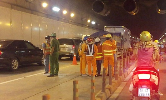TP.HCM: 5 ôtô tông liên hoàn trong hầm Thủ Thiêm, giao thông ùn tắc