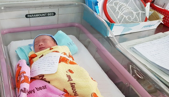 Sản phụ ở Sóc Trăng bất ngờ sinh con ngay giữa phố