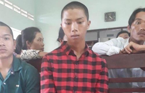 Nghiện "phim đen", chú ruột hiếp dâm cả hai cô cháu gái