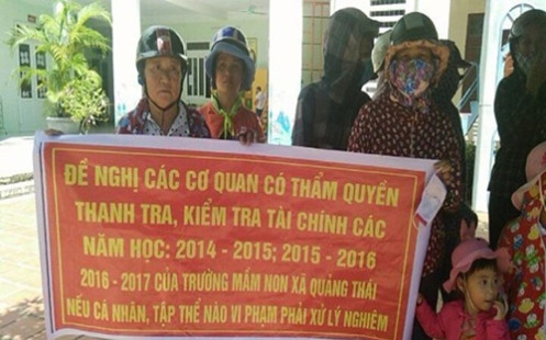 Thanh Hóa: Cho con đi học trở lại sau nhiều ngày phản đối lạm thu