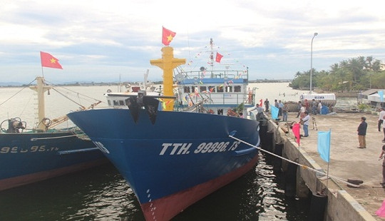 Bàn giao tàu vỏ thép thứ 3 theo Nghị định 67