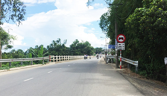 Nữ giáo viên tiểu học nhảy cầu tự tử