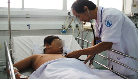 23 ngày giành giật sự sống cho bé trai bị sốc sốt xuất huyết nặng