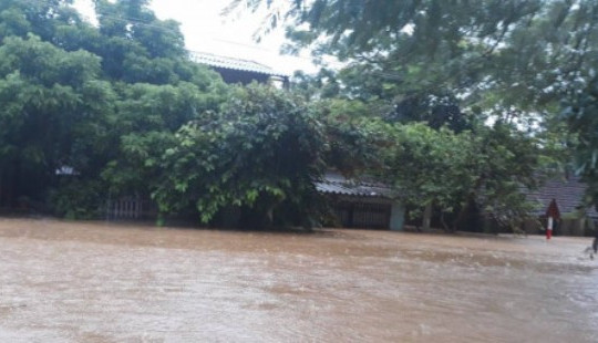 Nguy cơ vỡ đê sông Bưởi, hàng nghìn hộ dân phải di tản