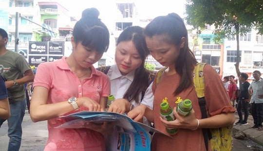 Không có đề thi minh họa, học sinh và giáo viên cần bám sát sách giáo khoa hơn