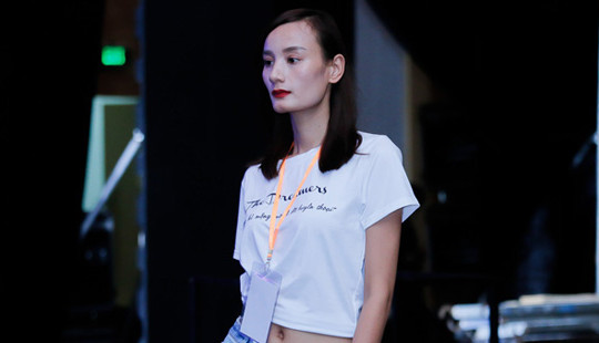 Nhiều chân dài đình đám để mặt mộc, tập luyện cho show The Dreamers
