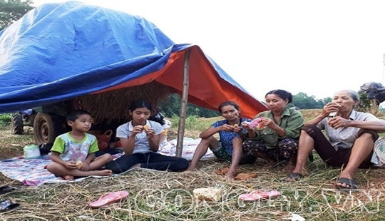 Cuộc sống không nhà cửa của người dân vùng rốn lũ