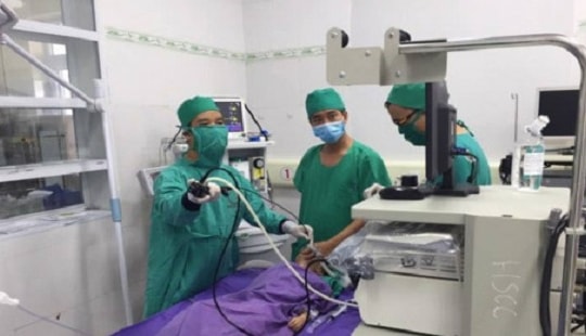 Sặc bột khi ăn, bé 7 tháng bị suy hô hấp nặng