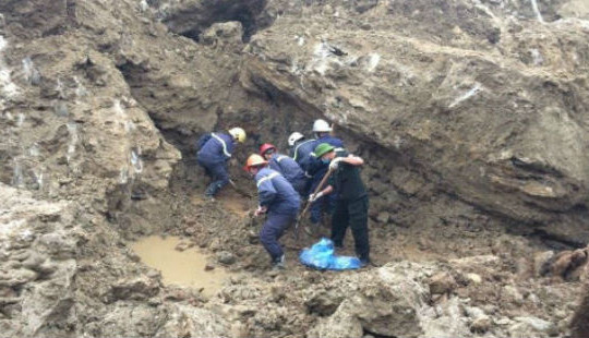 18 người bị vùi lấp tại Hòa Bình: Thi thể nạn nhân thứ 14 được tìm thấy
