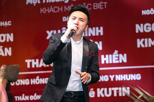 Xuân Hinh thể hiện Bolero “kiểu chèo” với Thanh Thanh Hiền trong liveshow của Dương Ngọc Thái