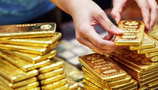 Giá vàng hôm nay (17/10): Đi xuống do áp lực chốt lời