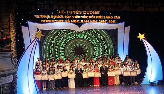 Bộ GD-ĐT tuyên dương giáo viên và học sinh tiêu biểu