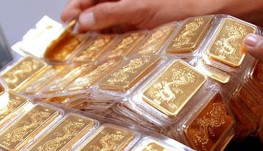 Giá vàng hôm nay (18/10) giảm sâu, nhà đầu tư tranh thủ mua vào