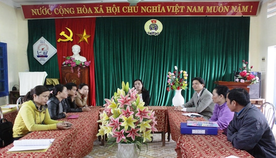 Trao quà cho nhà trường và học sinh có hoàn cảnh khó khăn tại Quảng Trị