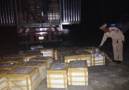 Thanh Hóa: Bắt xe vận chuyển 1 tấn tai lợn hôi thối trên đường đi tiêu thụ