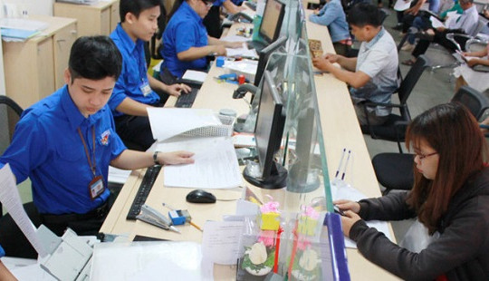 TPHCM sẽ cấm công chức mặc quần jean, áo thun trong giờ làm