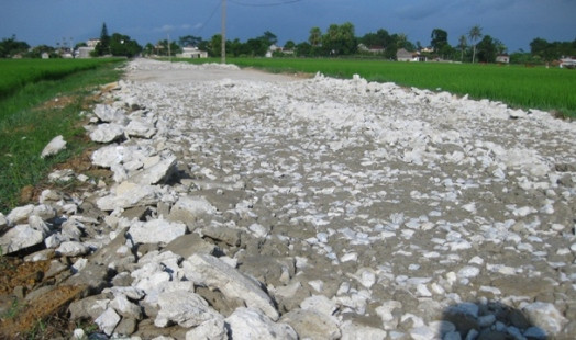Thanh Hóa: Dân bức xúc vì công trình làm đường kém chất lượng