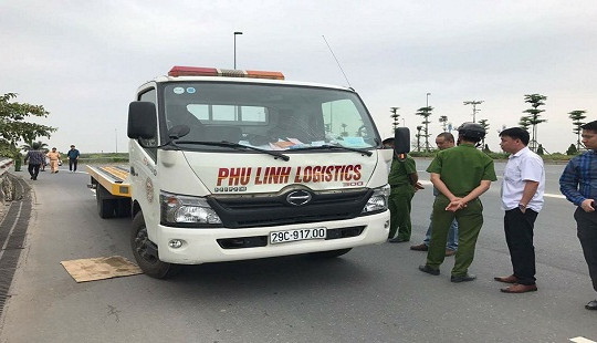 Xe tải cứu hộ mất lái tông vào người đi tập thể dục, 2 phụ nữ tử vong