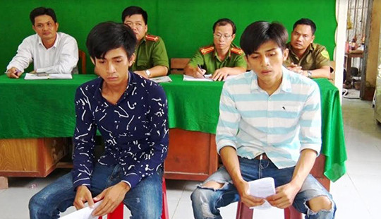 Công khai hóa 2 anh em ruột chống người thi hành công vụ