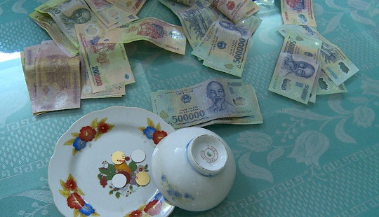 Khởi tố 11 đối tượng đánh bạc tại nhà Công an xã