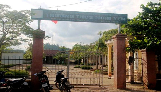 Buộc thôi việc nữ kế toán tự nâng lương giáo viên, chiếm đoạt hơn 300 triệu đồng