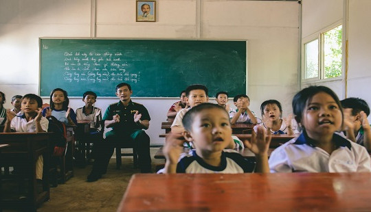 Người thầy áo xanh khơi dậy tình yêu với con chữ