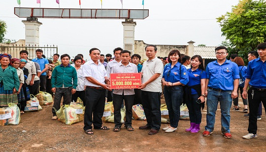Học viện Tòa án thăm hỏi nhân dân xã Túc Đán, huyện Trạm Tấu, tỉnh Yên Bái sau cơn lũ dữ