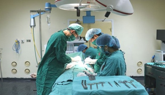 Da đóng vảy cứng tưởng bệnh thường, hóa ra ung thư vú hiếm gặp