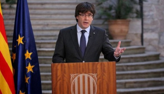 Cựu Thủ hiến Catalonia bị phế truất từ chối về nước hầu tòa