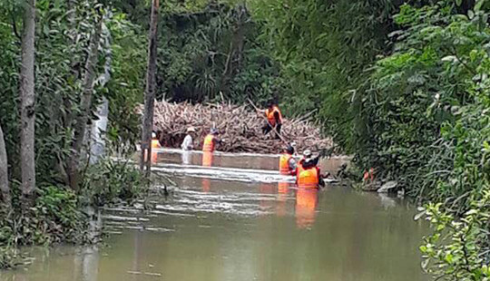Đang khơi thông dòng chảy, nữ nhân viên thủy lợi bị lũ cuốn trôi