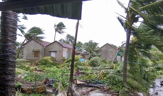 Bão số 12: Nhiều tàu thuyền bị chìm, mất liên lạc trên biển