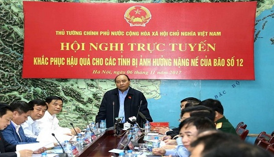 Thủ tướng Nguyễn Xuân Phúc chỉ đạo khắc phục hậu quả bão số 12