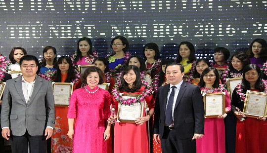 Sở GD-ĐT Hà Nội tuyên dương 100 nhà giáo tâm huyết, sáng tạo năm học 2016-2017
