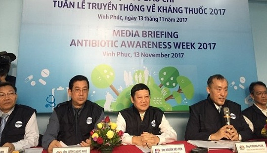 Hơn 700.000 người chết mỗi năm do kháng thuốc kháng sinh