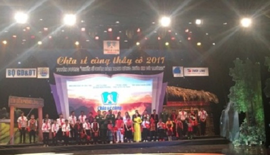 Tuyên dương những người "gieo chữ" mang quân hàm xanh