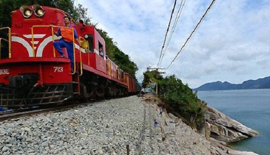 Tuyến đường sắt Bắc Nam thông tuyến sau 10 ngày gián đoạn bởi bão số 12