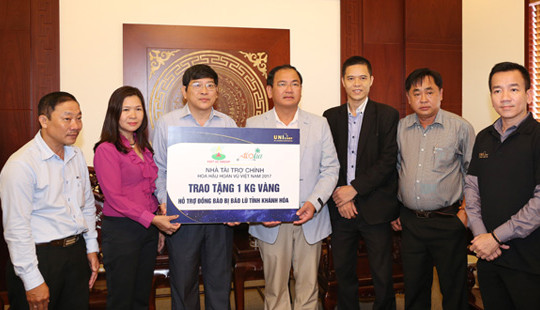 BTC Hoa hậu Hoàn vũ Việt Nam dành toàn bộ số tiền bán vé Chung kết cho bà con miền Trung sau bão số 12